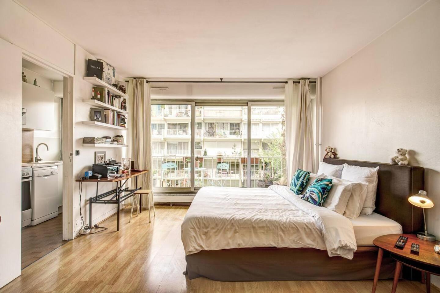 Beautiful Big In Rue Saint Apartment *