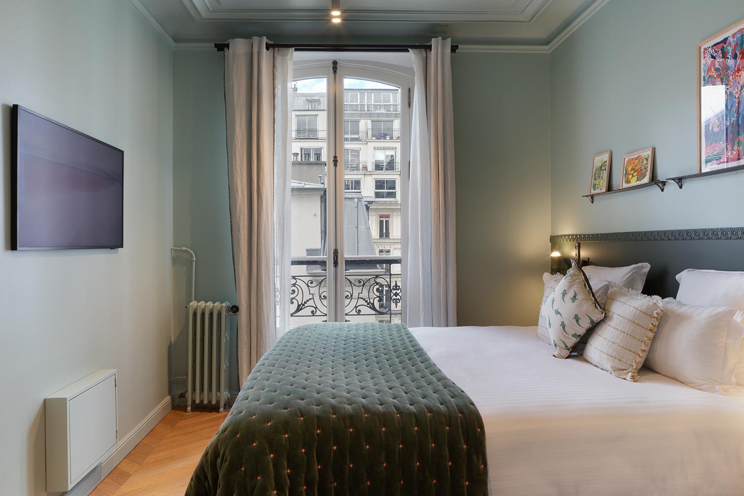 Collection Serviced In Opera - Rue Saint-lazare Parigi