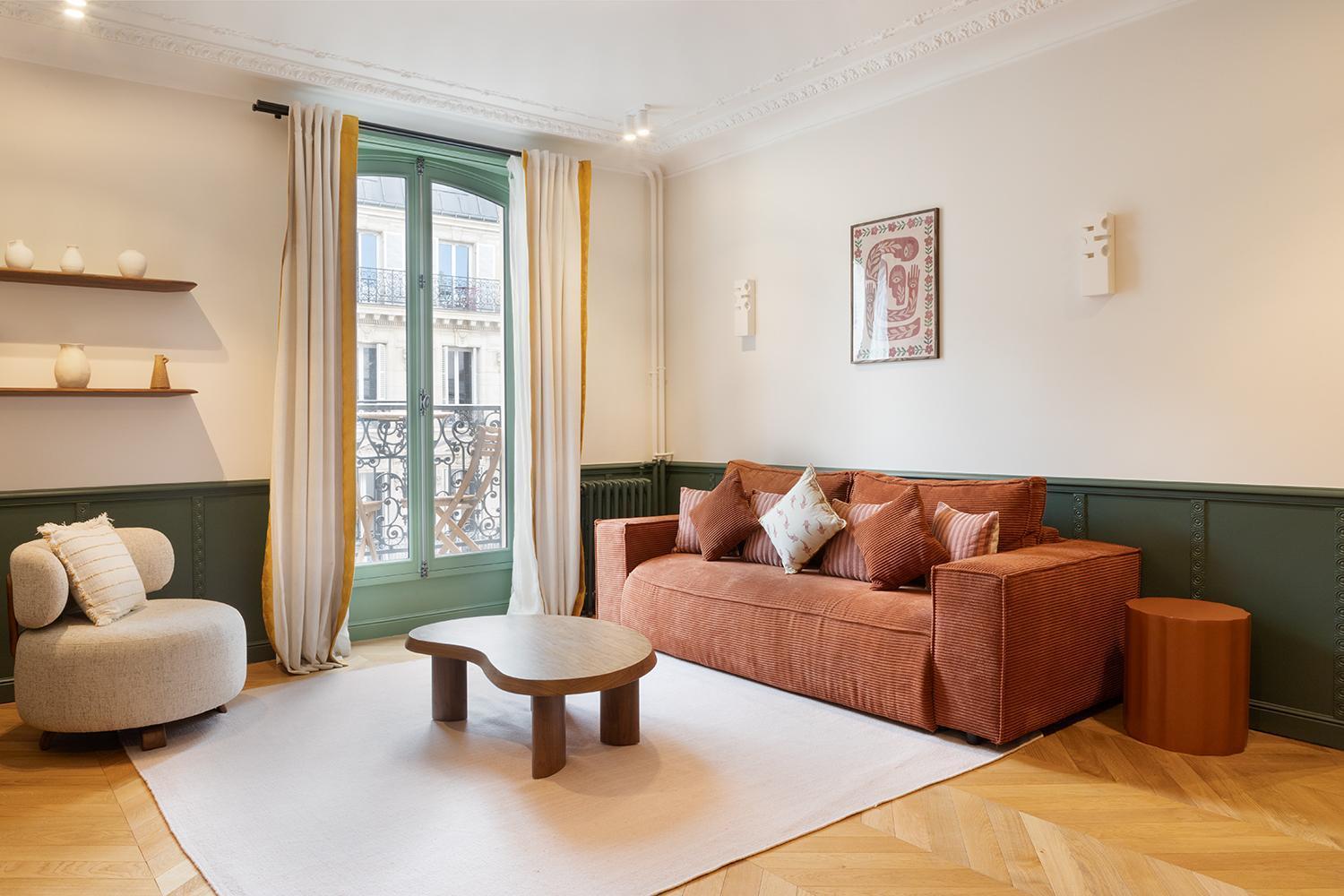 Collection Serviced In Opera - Rue Saint-lazare