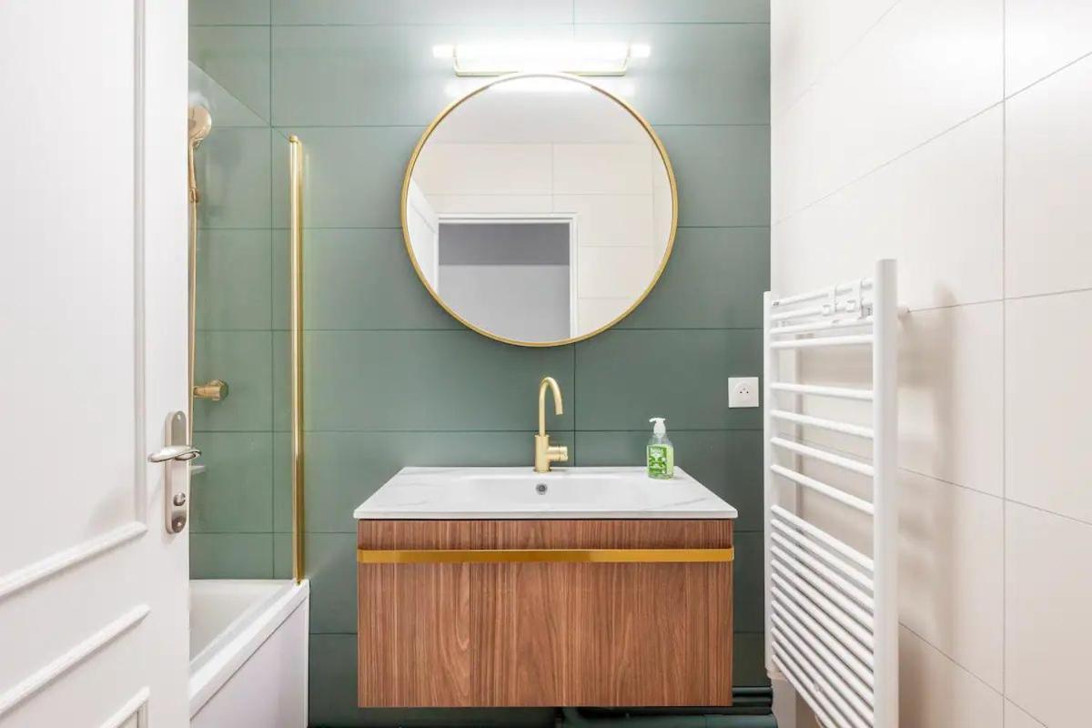 3 Bedroom Flat Close Montmartre Parigi