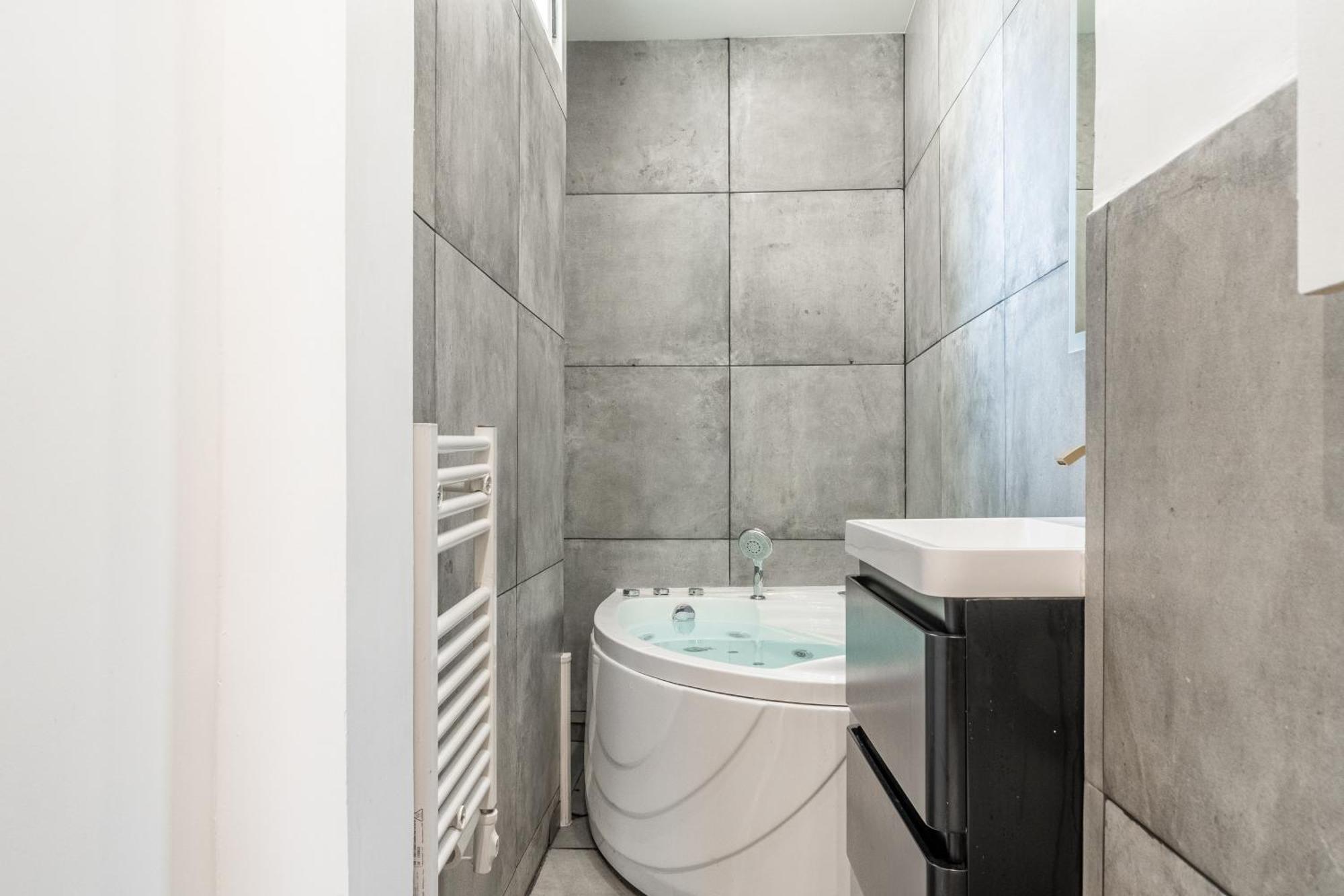 Appartamento Lavie Maison Eiffel Ac Hot Tub Parigi