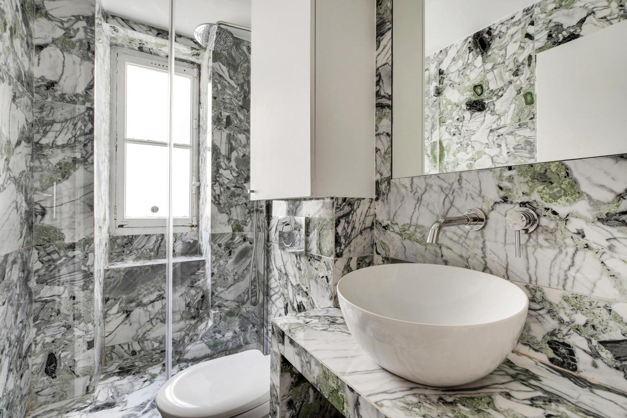 Pure Gem In The Heart Of Saint Germain - 2ch-6p