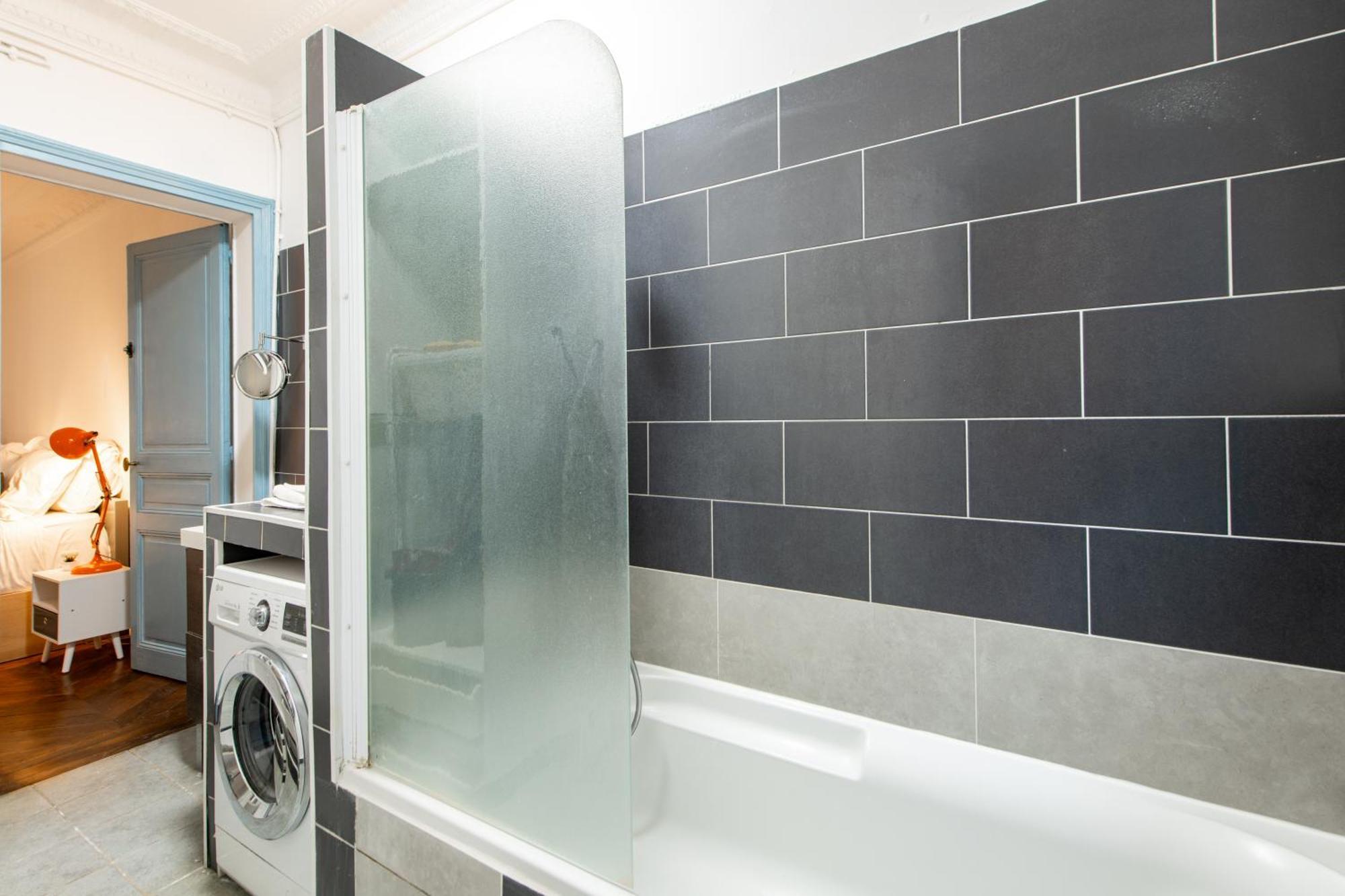 Stylish 2-bedroom Near The Famous Moulin Rouge Paris