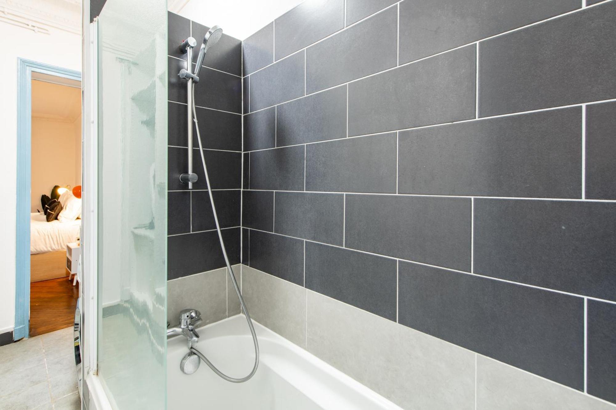 Stylish 2-bedroom Near The Famous Moulin Rouge Apartment
