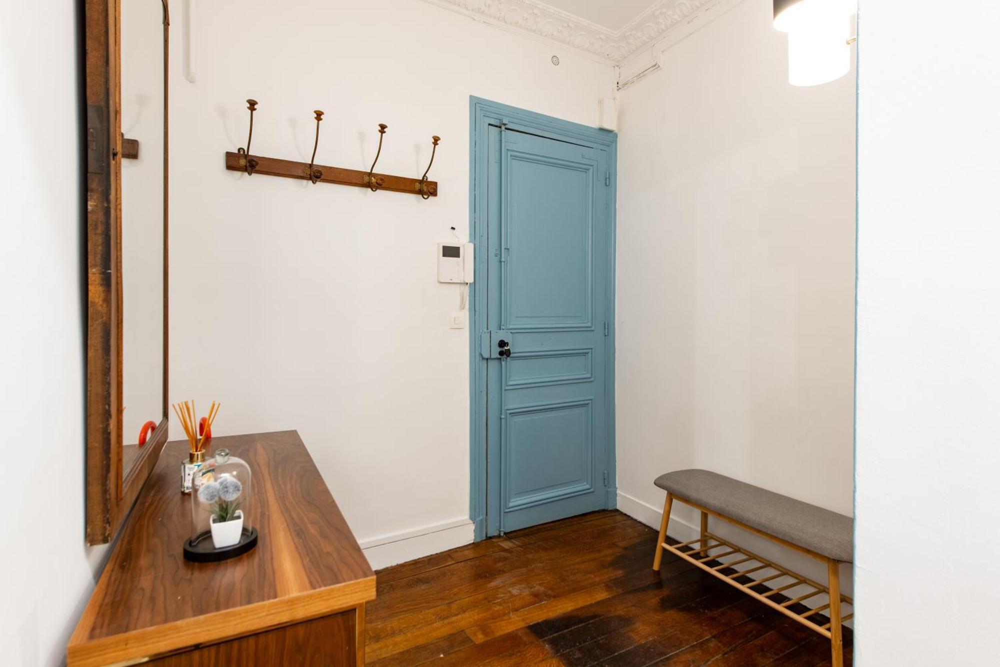 Stylish 2-bedroom Near The Famous Moulin Rouge *