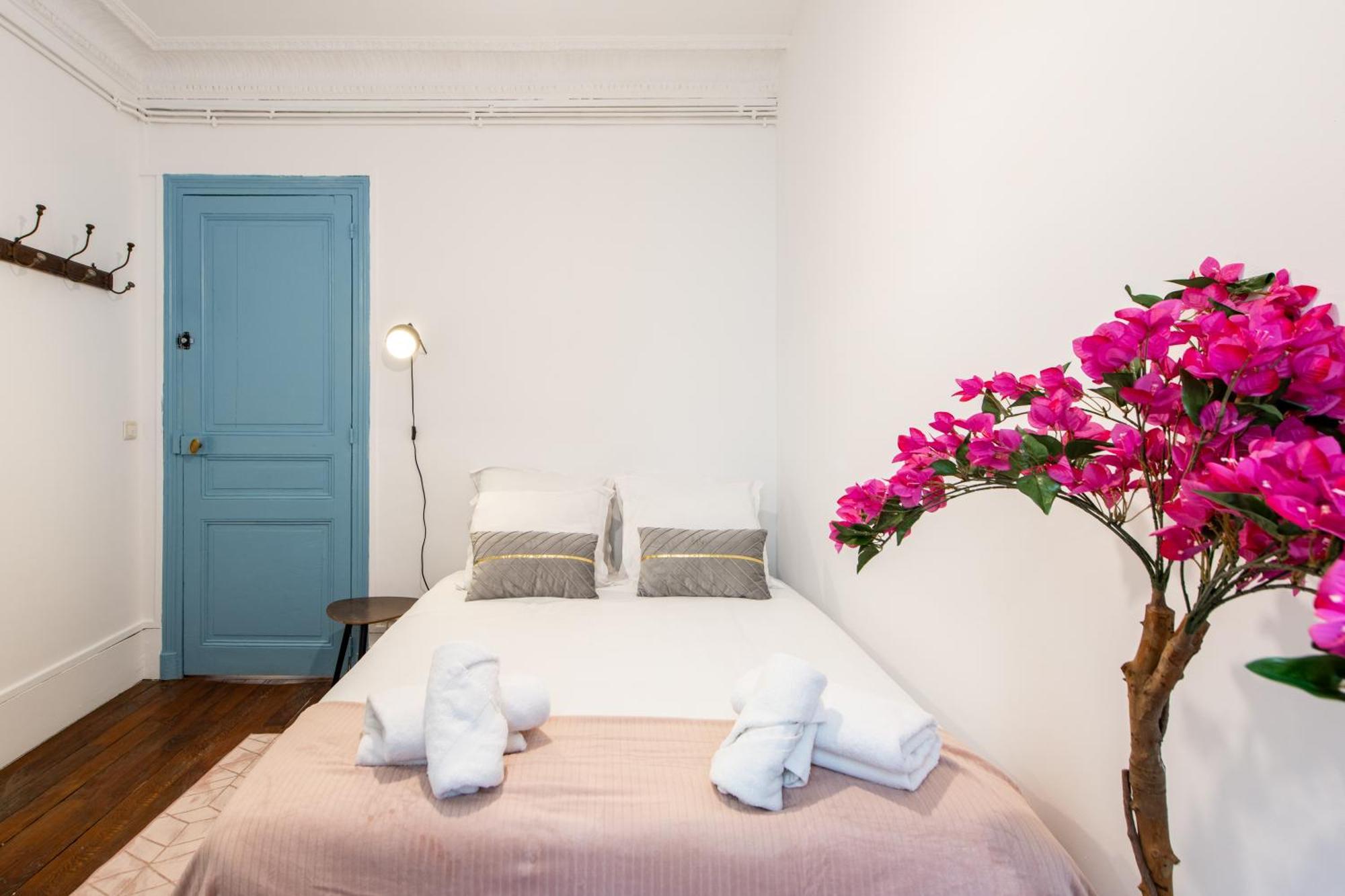 Stylish 2-bedroom Near The Famous Moulin Rouge Apartment Paris