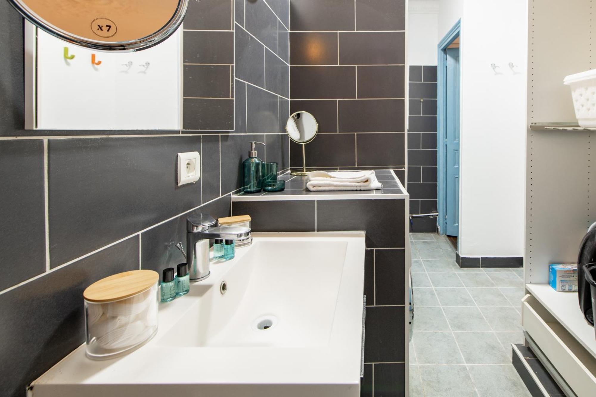 Apartment Stylish 2-bedroom Near The Famous Moulin Rouge