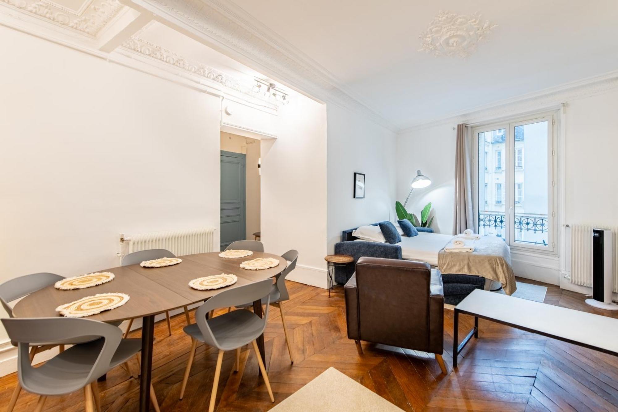 Stylish 2-bedroom Near The Famous Moulin Rouge Apartment