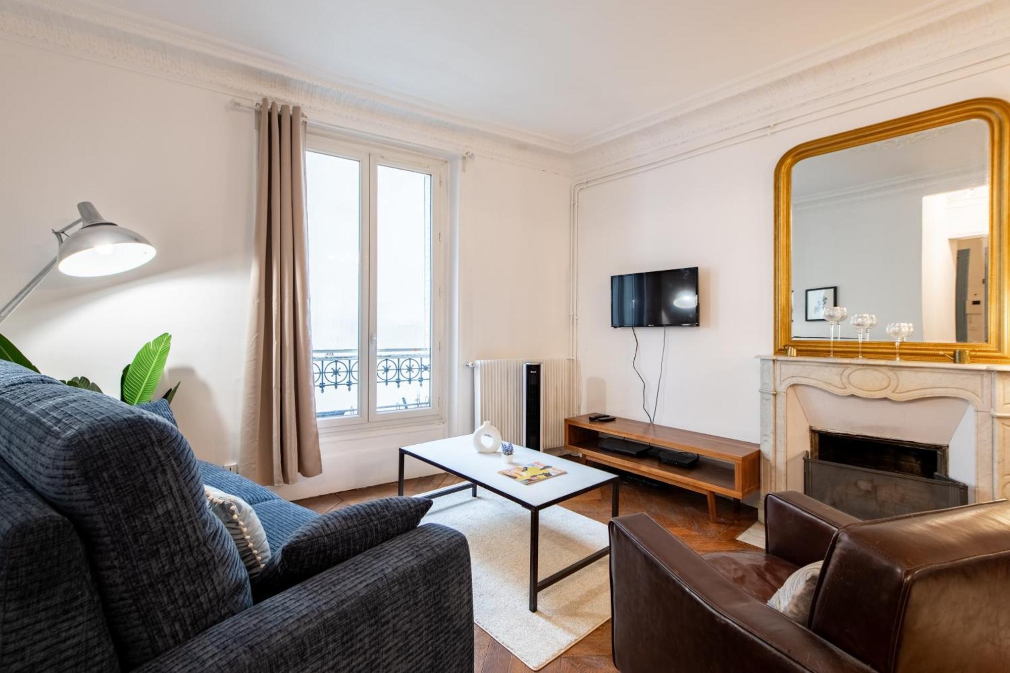 Stylish 2-bedroom Near The Famous Moulin Rouge Apartment