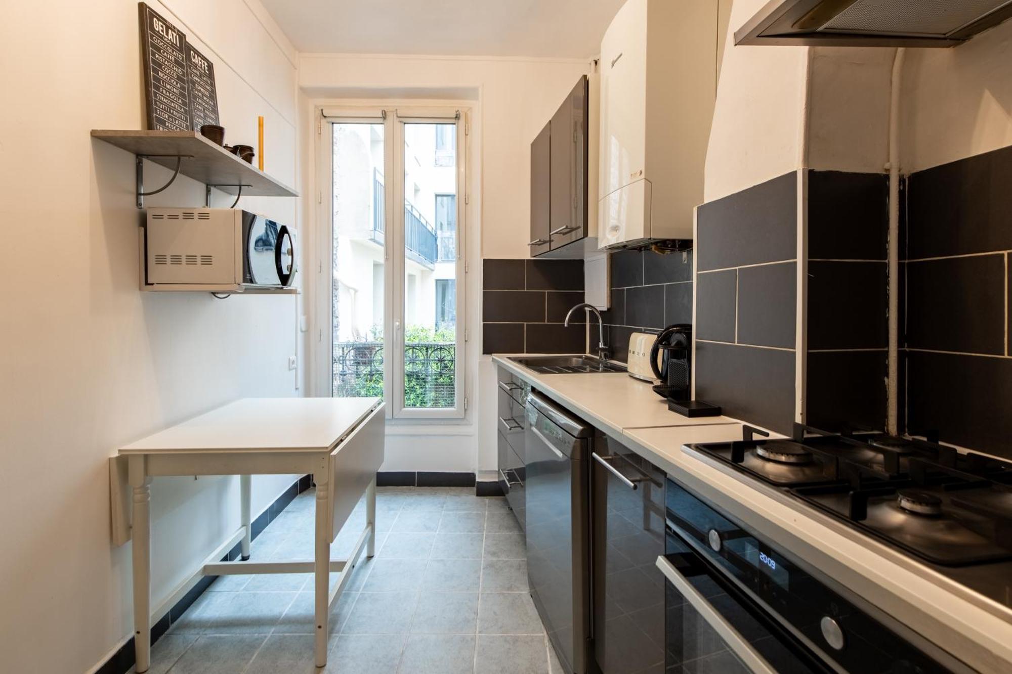 Apartment Stylish 2-bedroom Near The Famous Moulin Rouge Paris