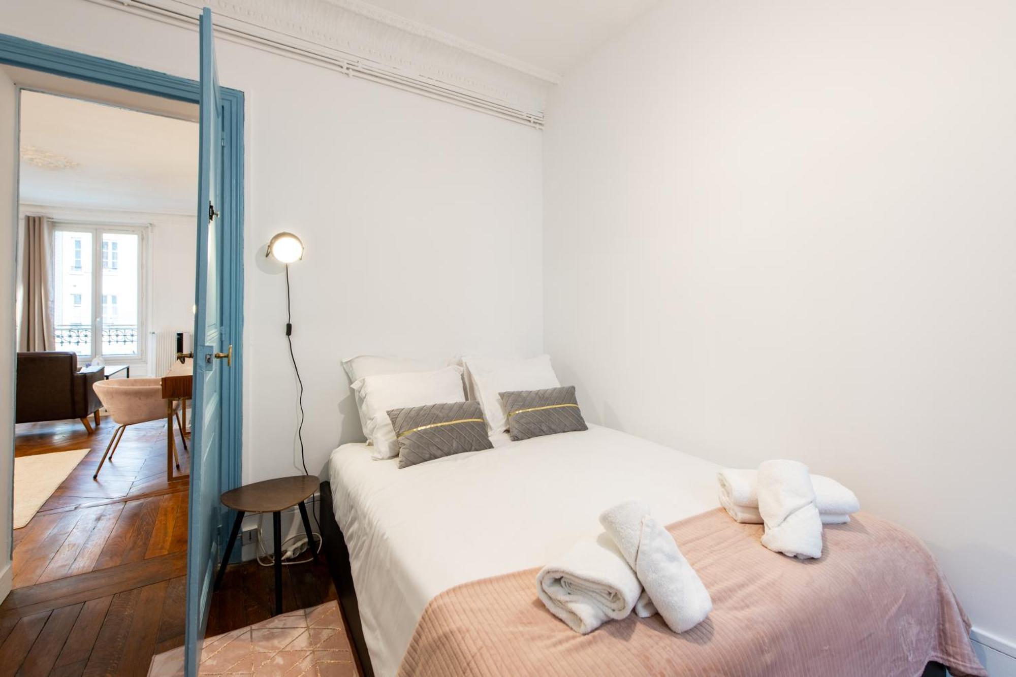 Stylish 2-bedroom Near The Famous Moulin Rouge * Paris