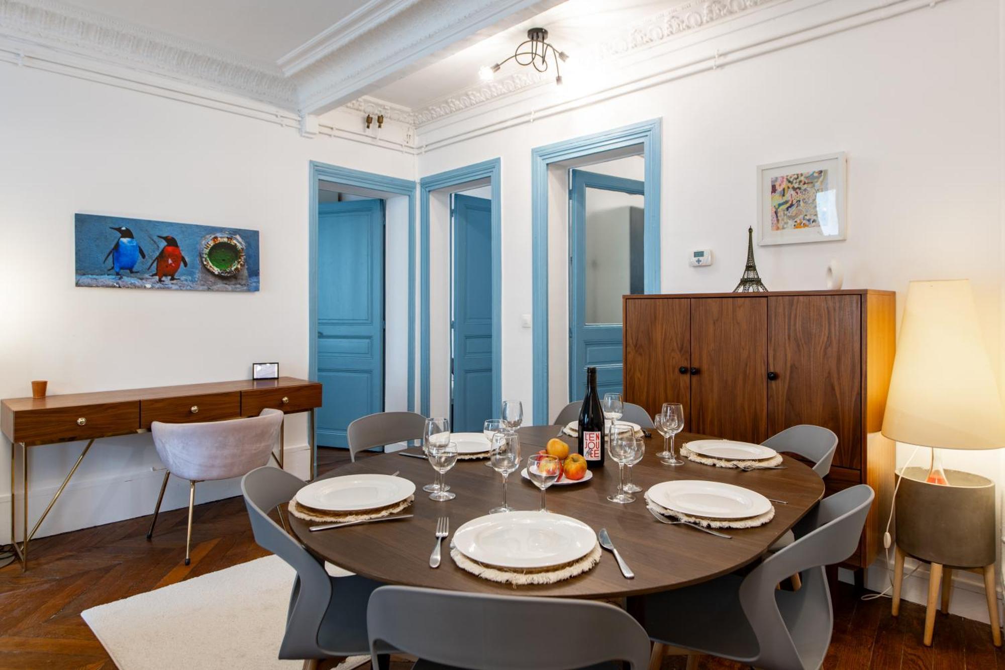 Stylish 2-bedroom Near The Famous Moulin Rouge Apartment