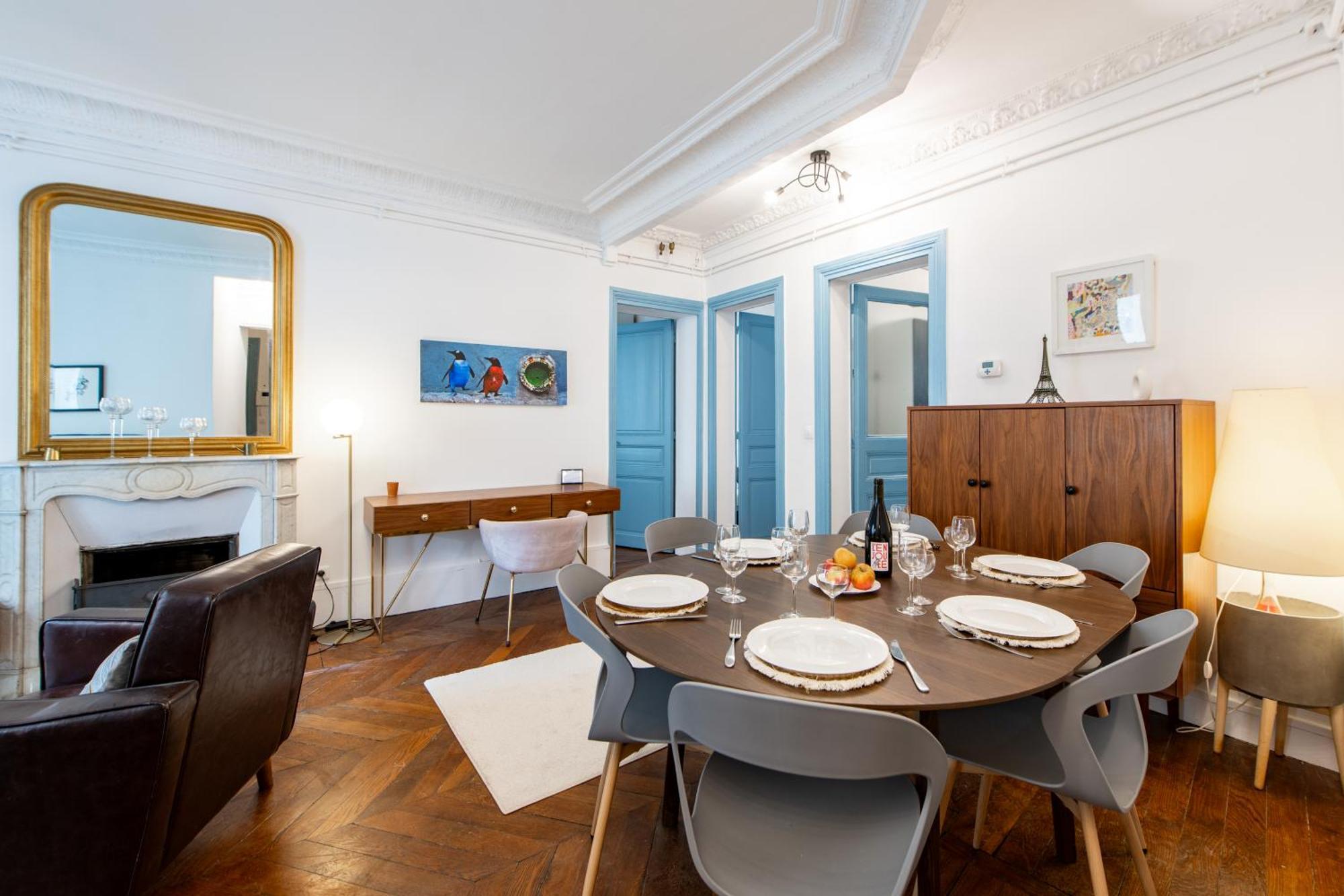 Stylish 2-bedroom Near The Famous Moulin Rouge *