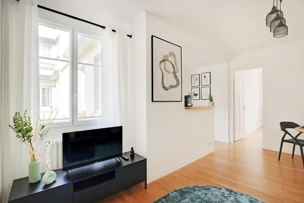 Lumineux 2 Pieces Batignolles Apartment Paris