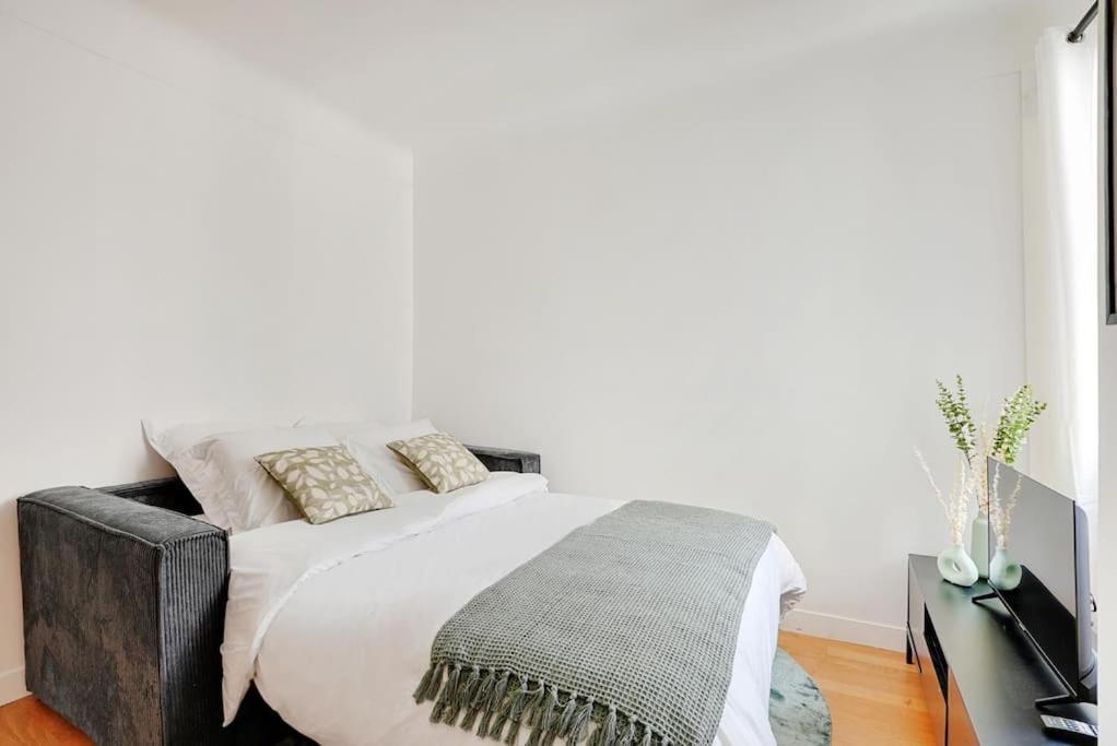 Lumineux 2 Pieces Batignolles Apartment