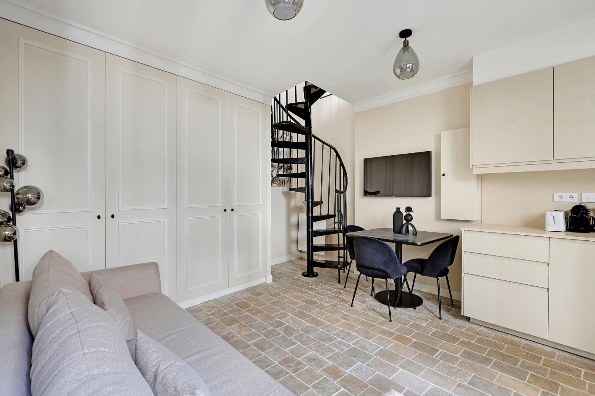 Pick A Flat's In Monrmartre - Rue Lepic *