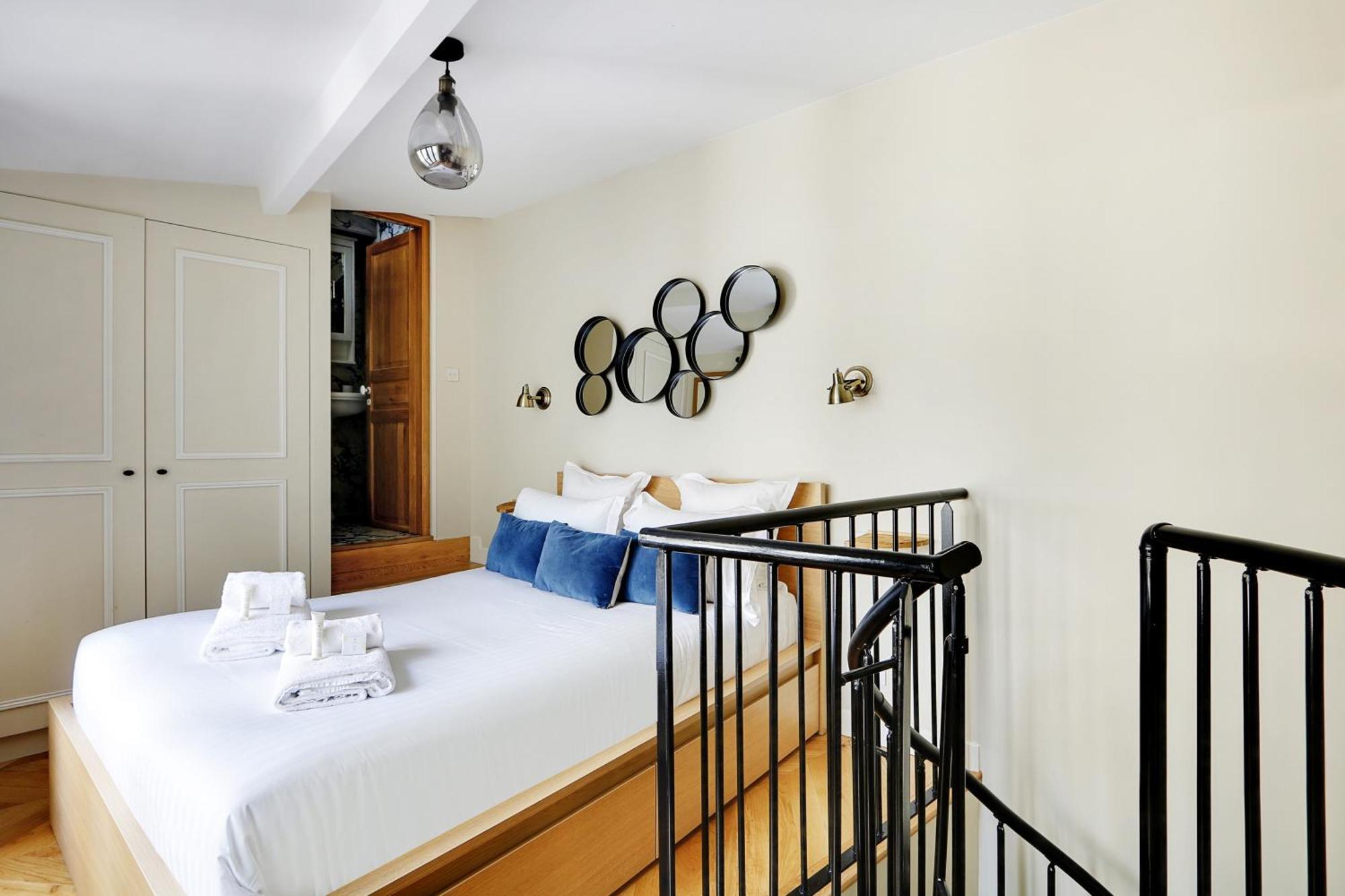 Pick A Flat's In Monrmartre - Rue Lepic * Parigi