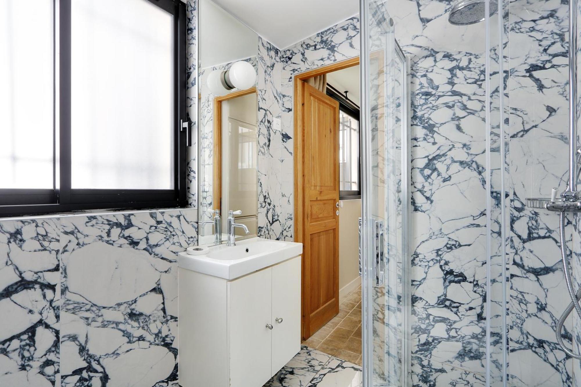 Pick A Flat's In Monrmartre - Rue Lepic Parigi