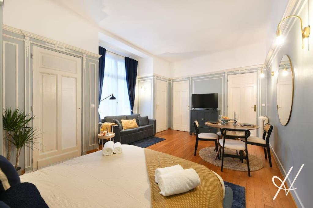 Location 4p - Champs-elysees Paris