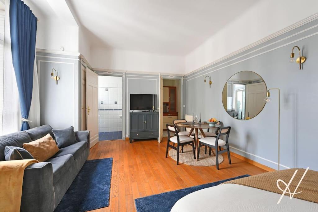 Apartment Location 4p - Champs-elysees