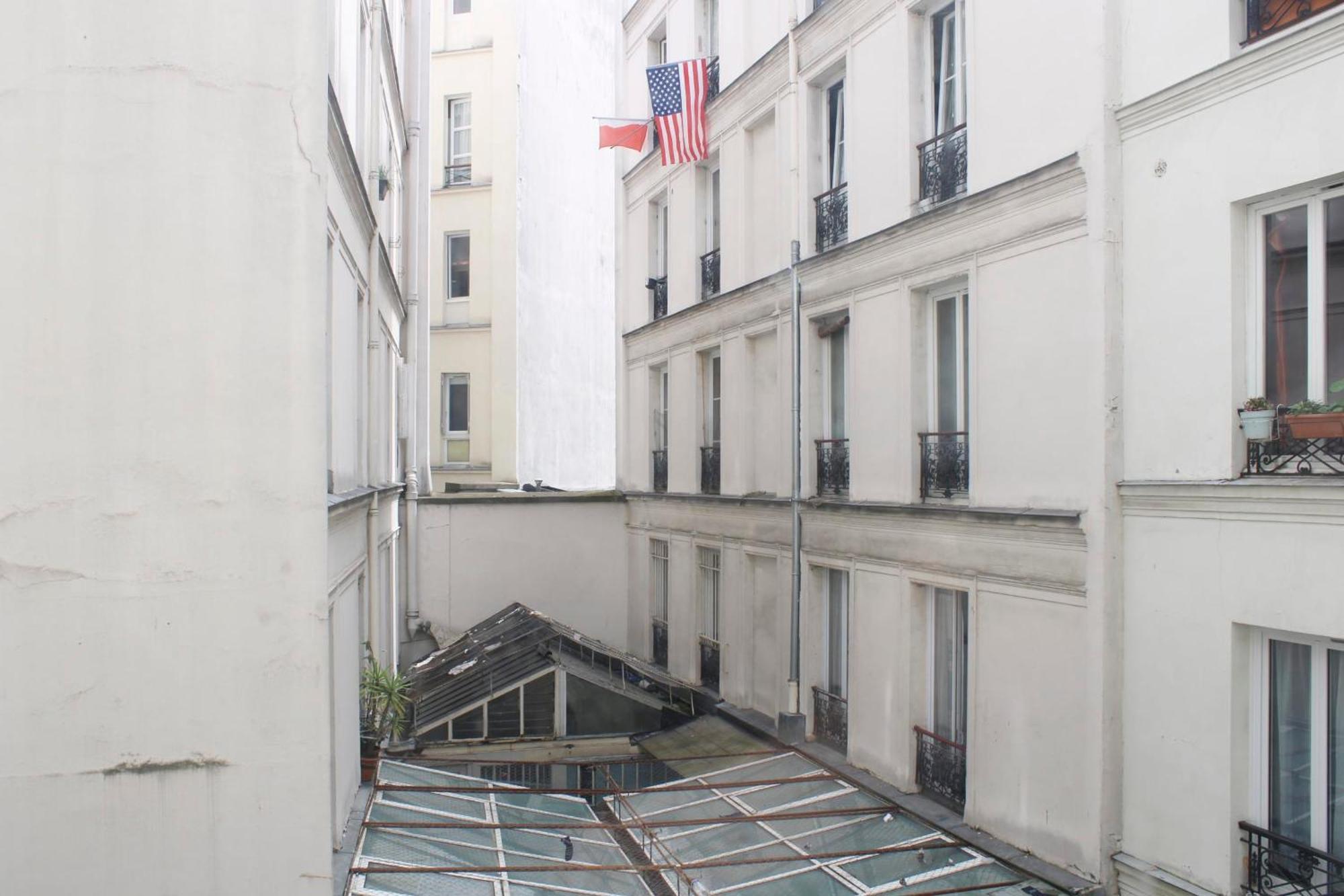 Charming T2 Near Montmartre Apartment *