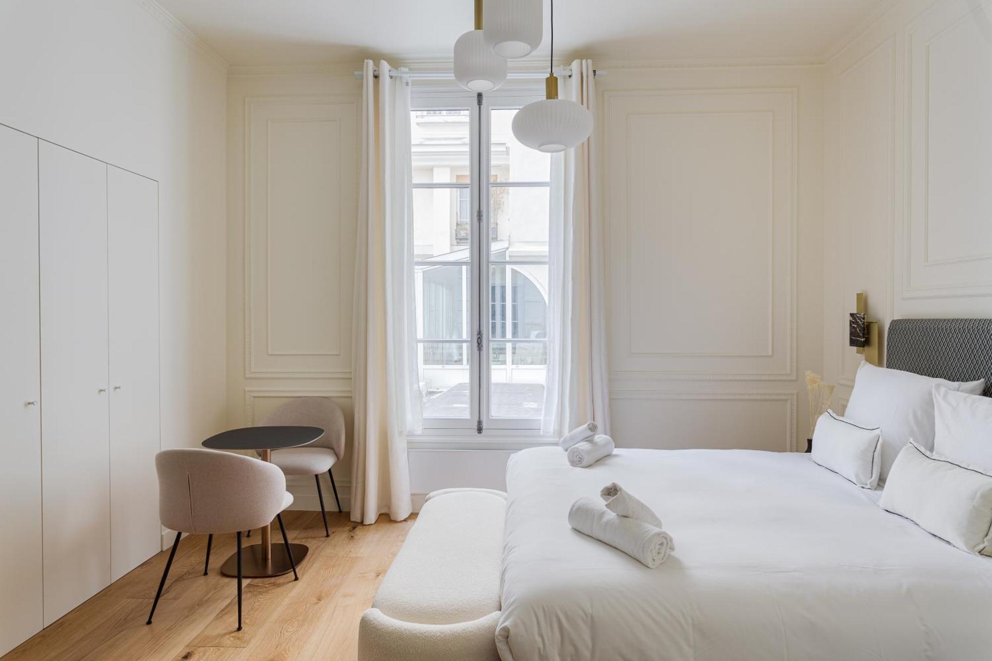 The Classy Parisian