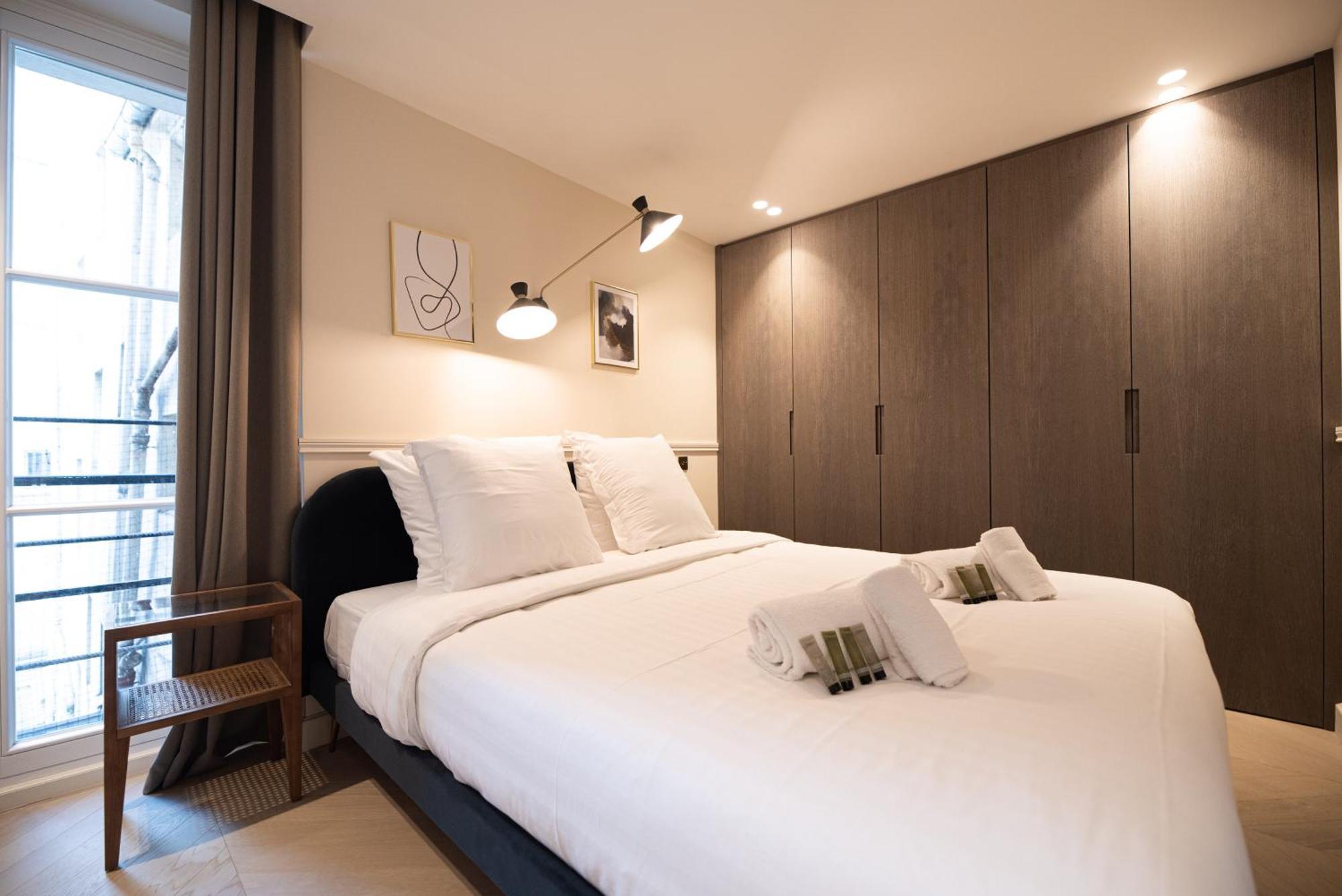 Mbm - Luxury In Marais