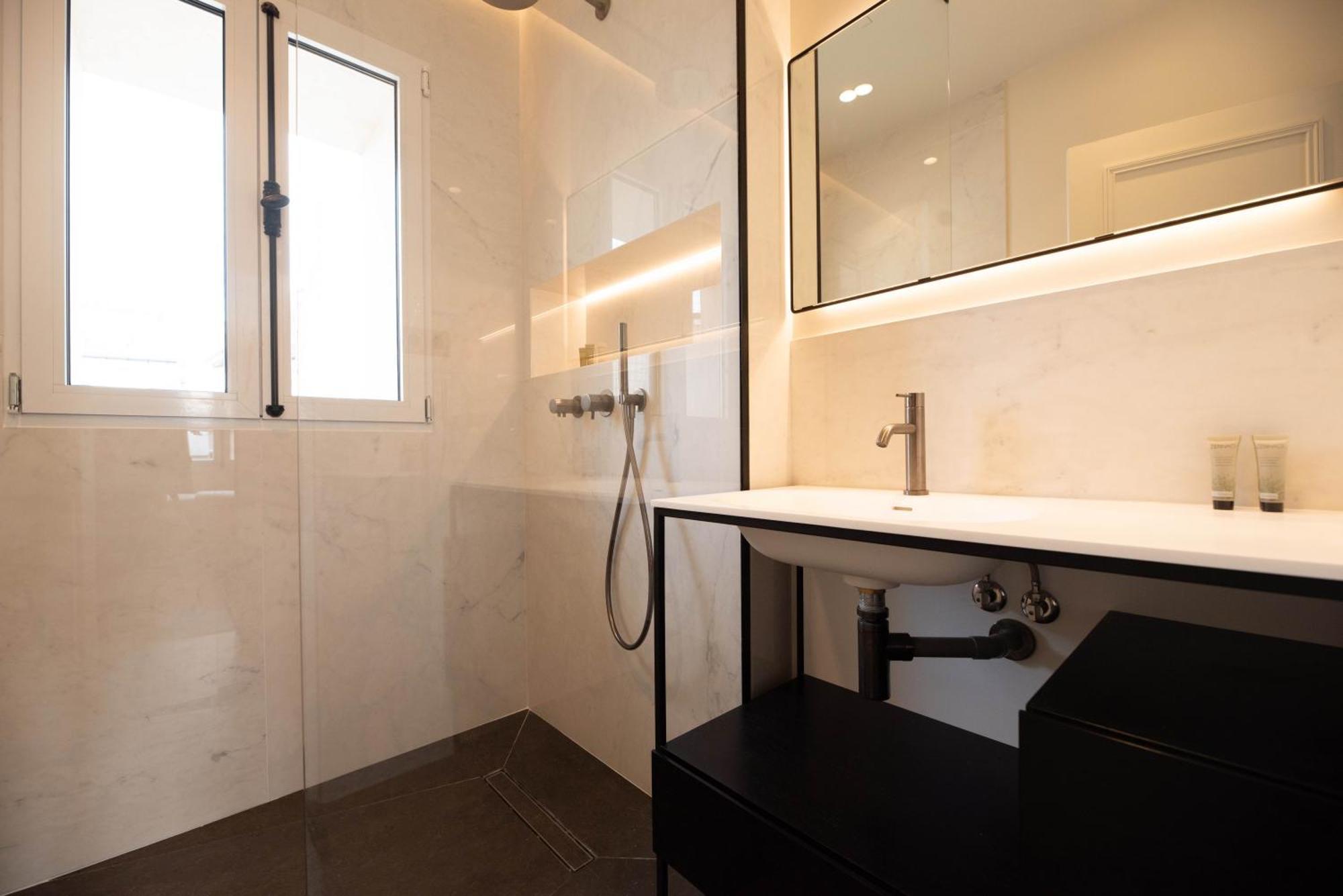 Mbm - Luxury In Marais Parigi