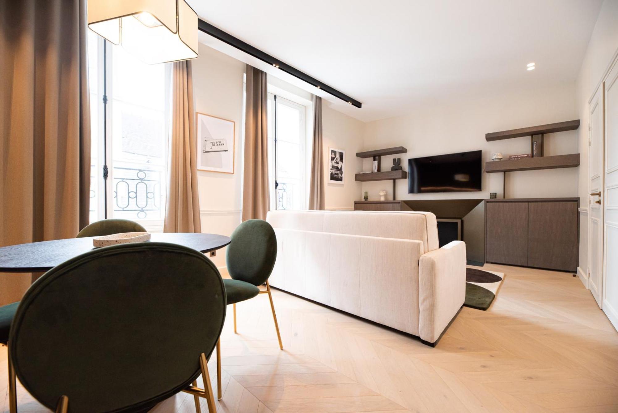 Mbm - Luxury In Marais Parigi