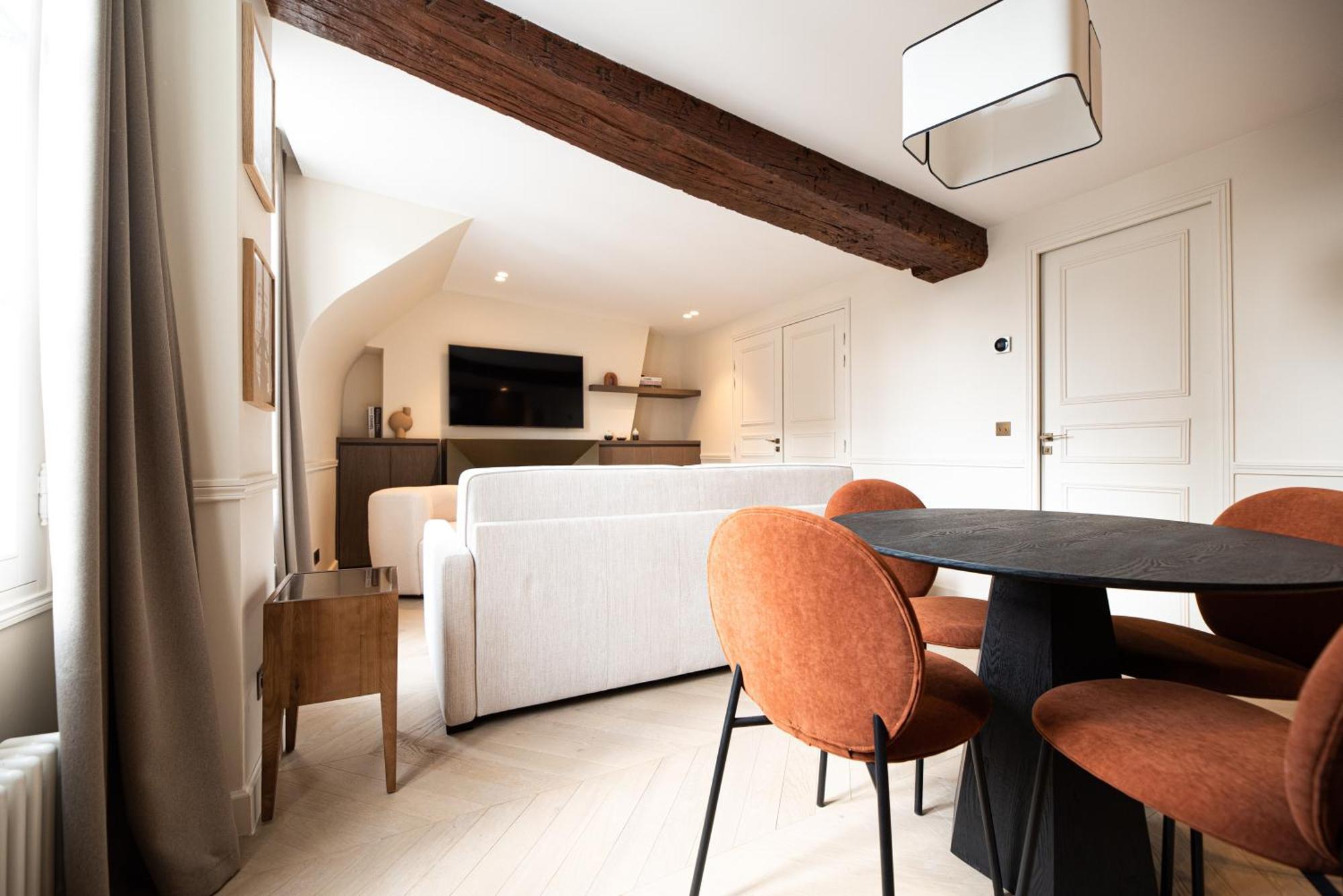 Mbm - Luxury In Marais Parigi