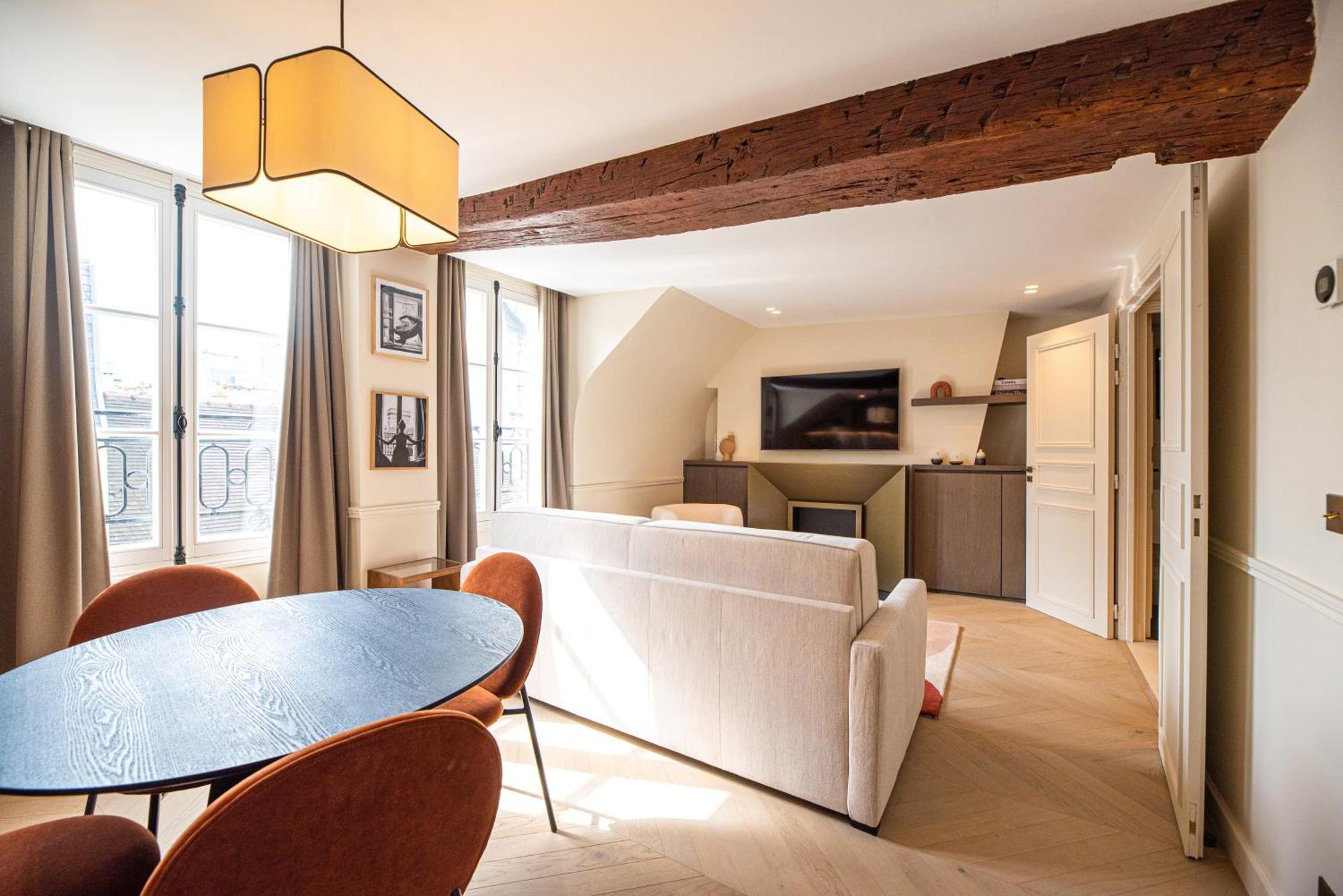 Mbm - Luxury In Marais Parigi