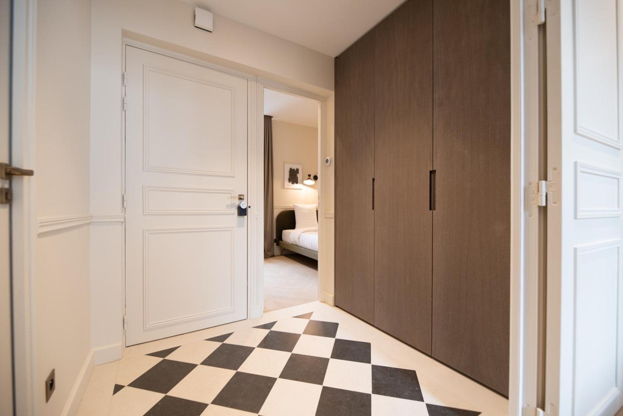 Mbm - Luxury In Marais