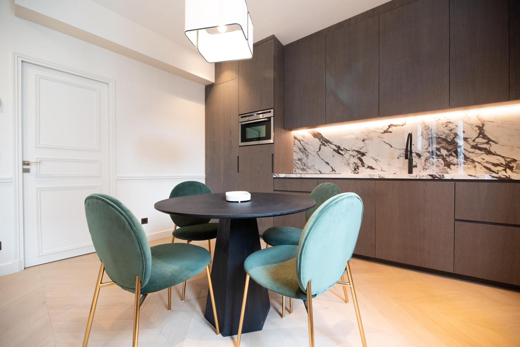 Mbm - Luxury In Marais Parigi