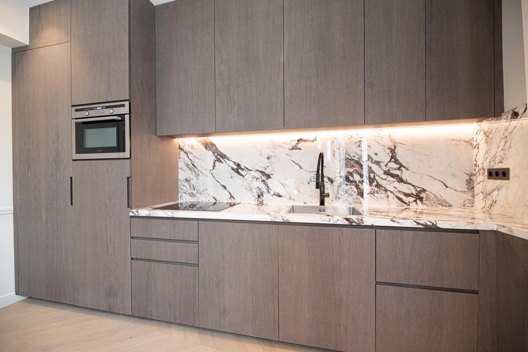 Mbm - Luxury In Marais Parigi