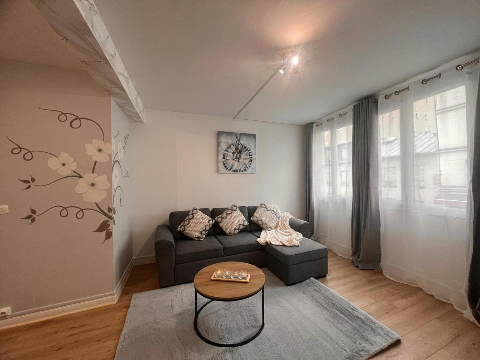 Apartment Grenelle - Hala *