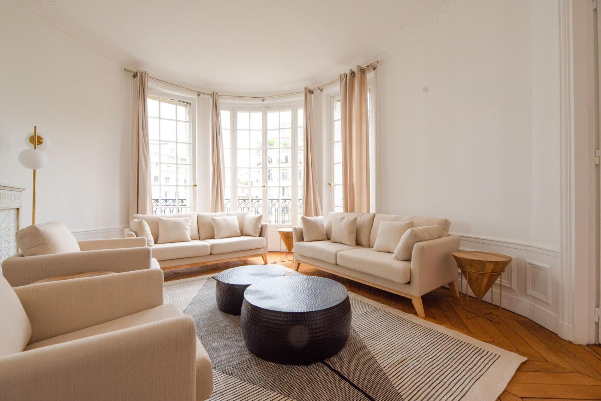 Gustave Eiffel - Apartment *