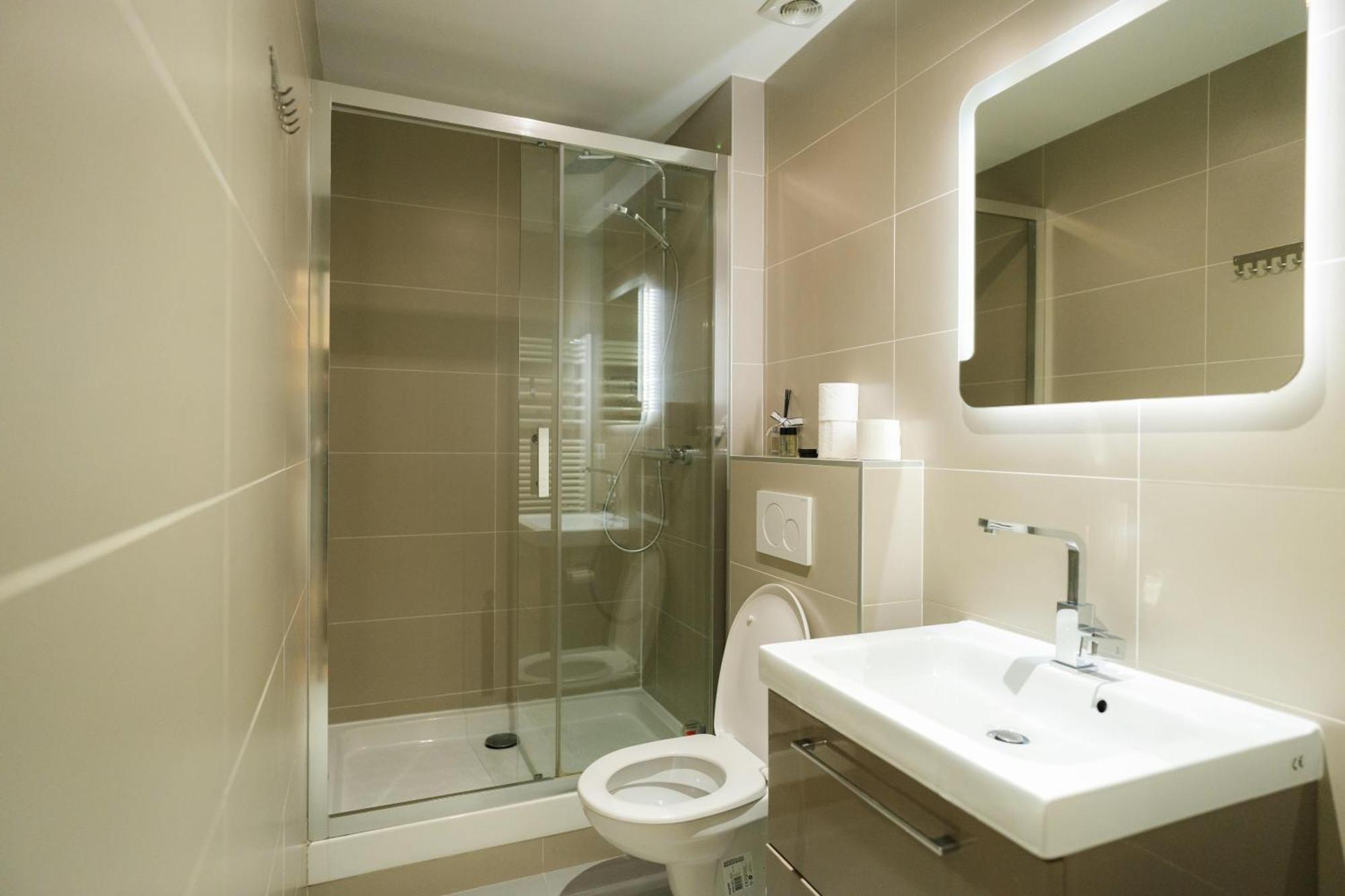 Apartment Beautiful Yellow Near Marais And Bastille Paris