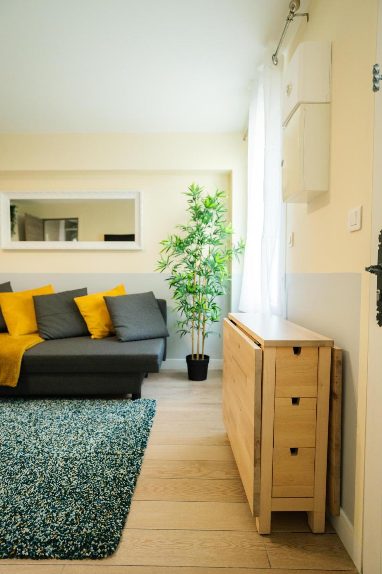 Apartment Beautiful Yellow Near Marais And Bastille *