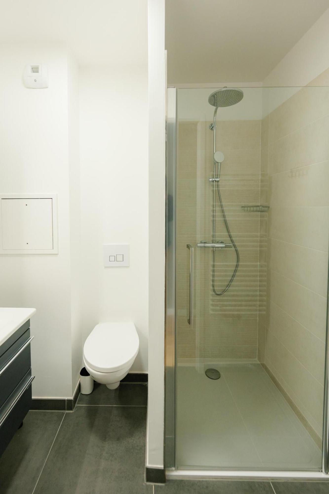 Confort Absolu A ,superbe Renove 7 Avec Salles De Bain Privatives Appartamento