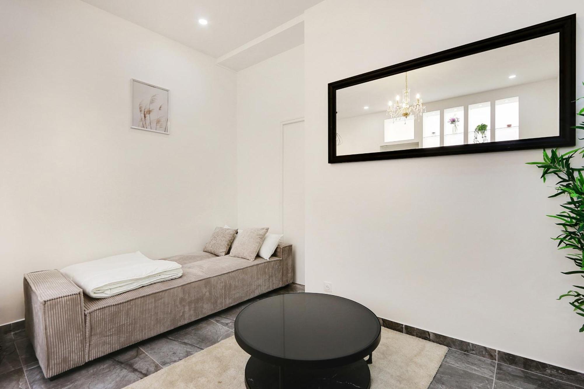 Sublime 2 Bedroom Flat In * Parigi