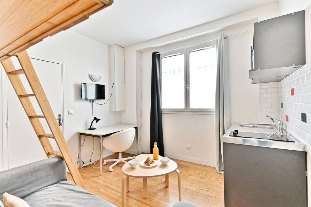 Avec Mezzanine Boulevard Voltaire Apartment Paris