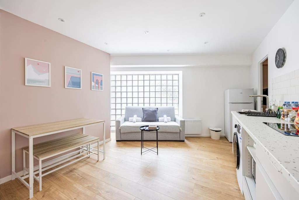 Charme Parisien 6 Personnes, 2 Chambres, 19eme * Parigi