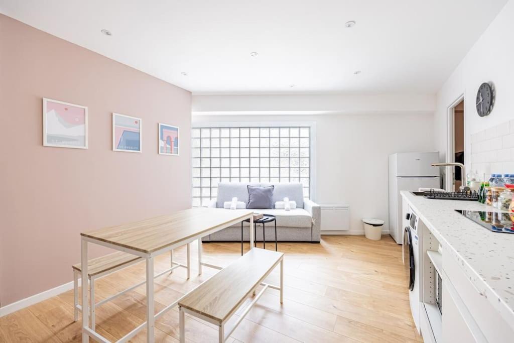 Appartamento Charme Parisien 6 Personnes, 2 Chambres, 19eme Parigi
