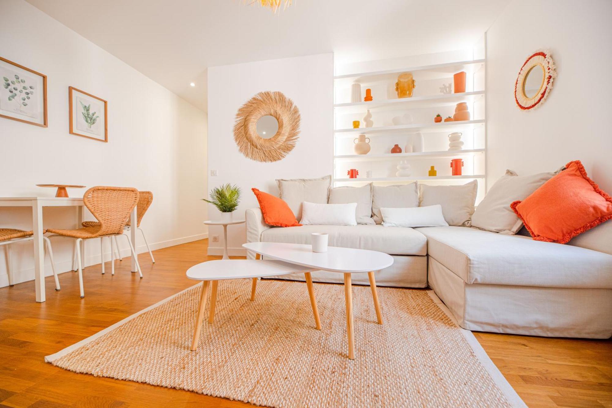 Stunning Flat In Apartment *