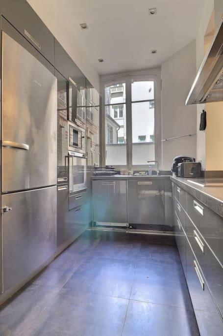 Luxury 3 Bedrooms Near Champs Elysees Parigi