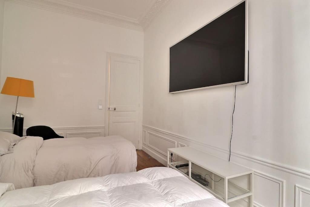 Luxury 3 Bedrooms Near Champs Elysees Appartamento