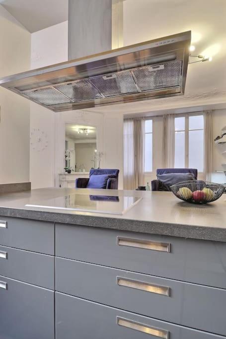 Luxury 3 Bedrooms Near Champs Elysees Appartamento Parigi