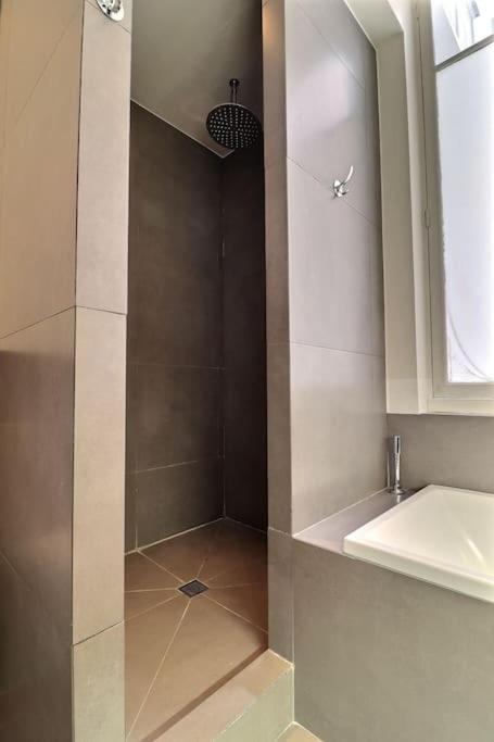 Luxury 3 Bedrooms Near Champs Elysees Parigi