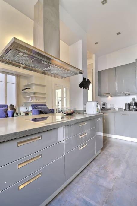 Luxury 3 Bedrooms Near Champs Elysees * Parigi