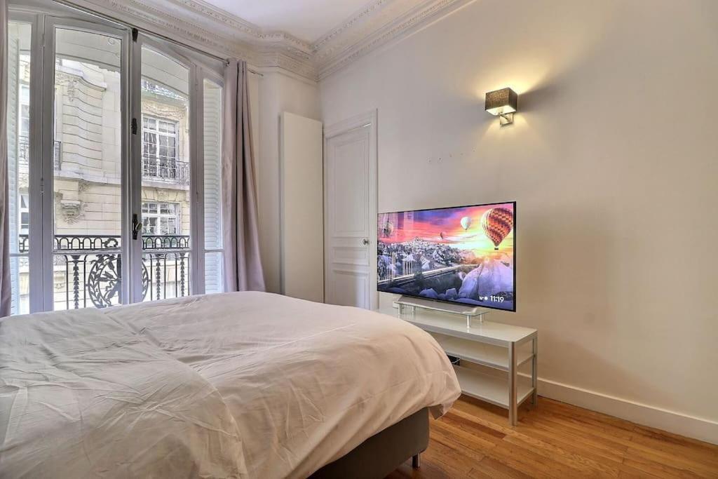 Luxury 3 Bedrooms Near Champs Elysees Appartamento